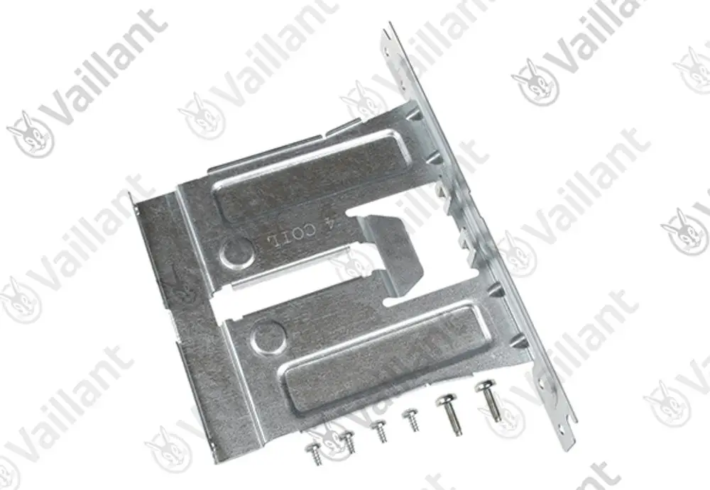 Vaillant Halter aus Metall mit Längs- und Queröffnungen, liegend auf einem weißen Hintergrund. Sechs dazugehörige Schrauben befinden sich auf der rechten Seite.